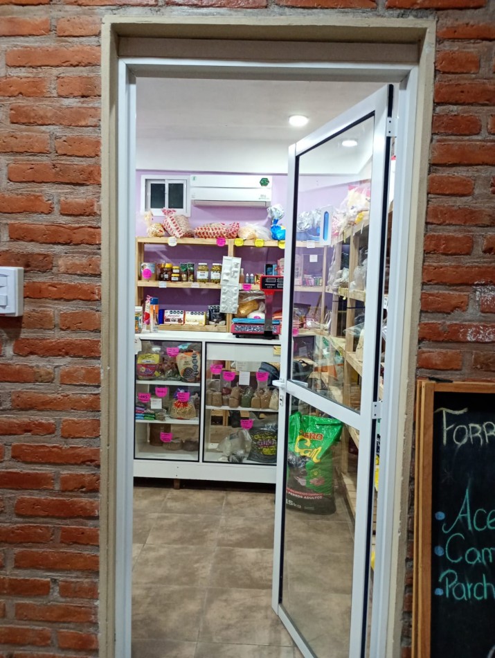 Choromoro, Centro Comercial Esquina con 5 locales + terreno 