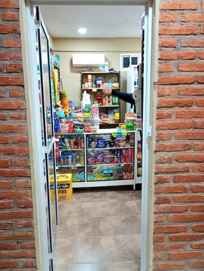 Choromoro, Centro Comercial Esquina con 5 locales + terreno 