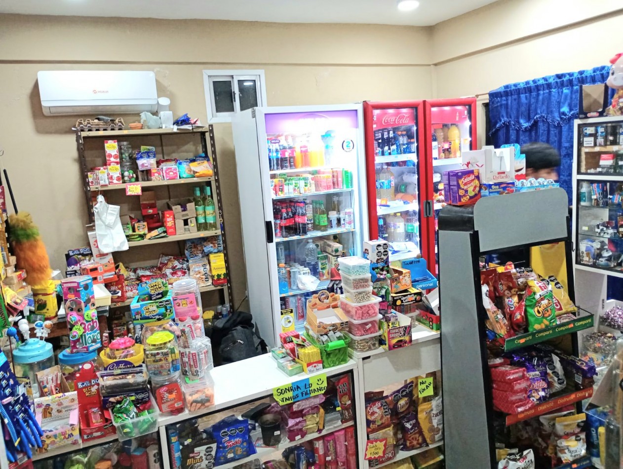 Choromoro, Centro Comercial Esquina con 5 locales + terreno 