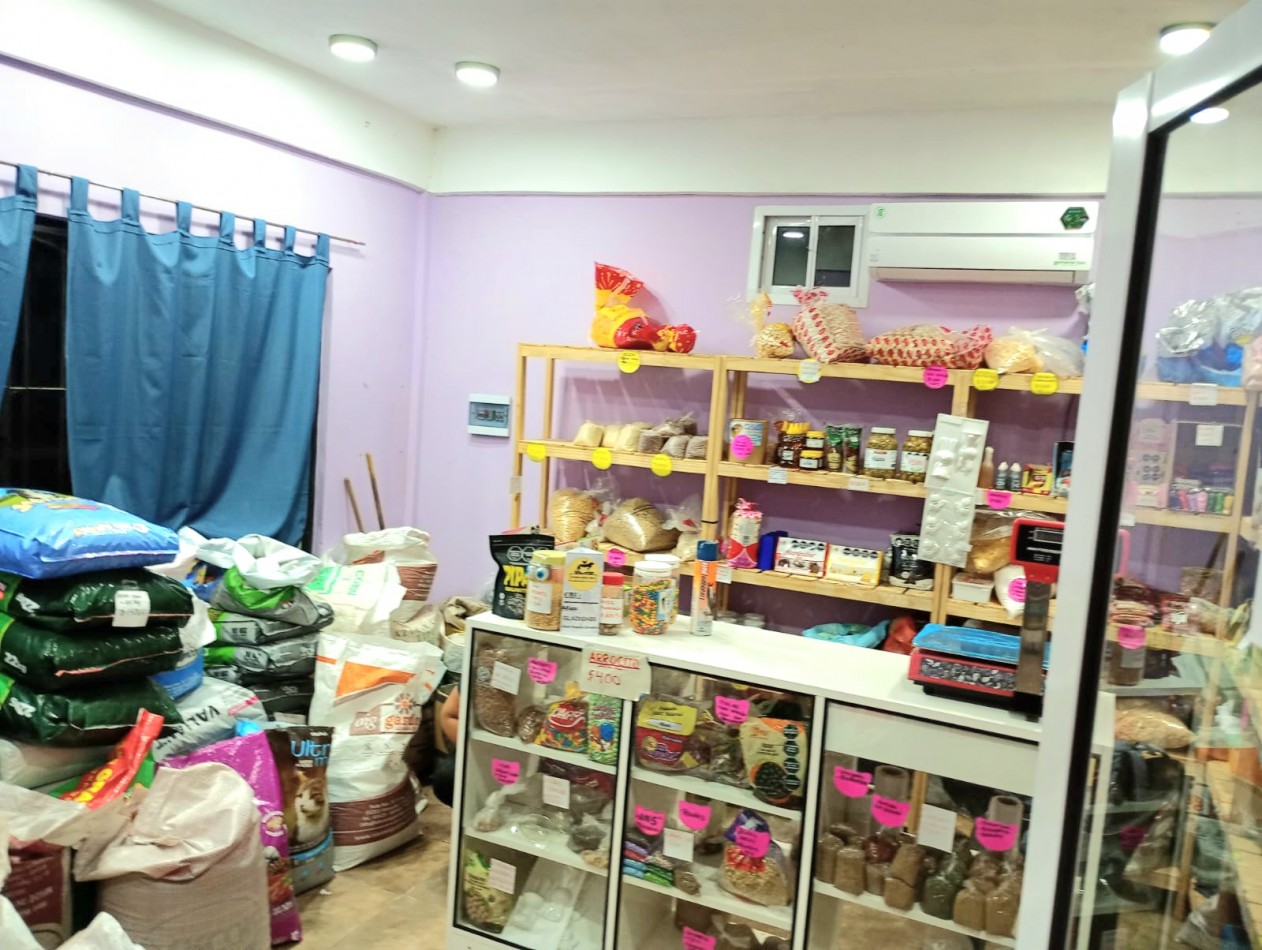 Choromoro, Centro Comercial Esquina con 5 locales + terreno 