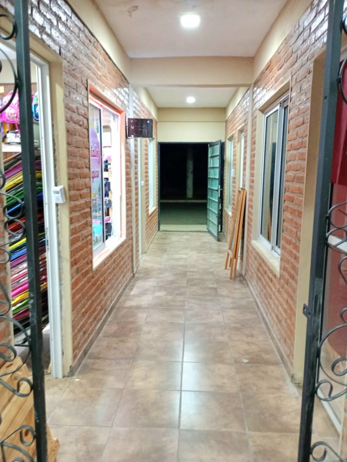 Choromoro, Centro Comercial Esquina con 5 locales + terreno 