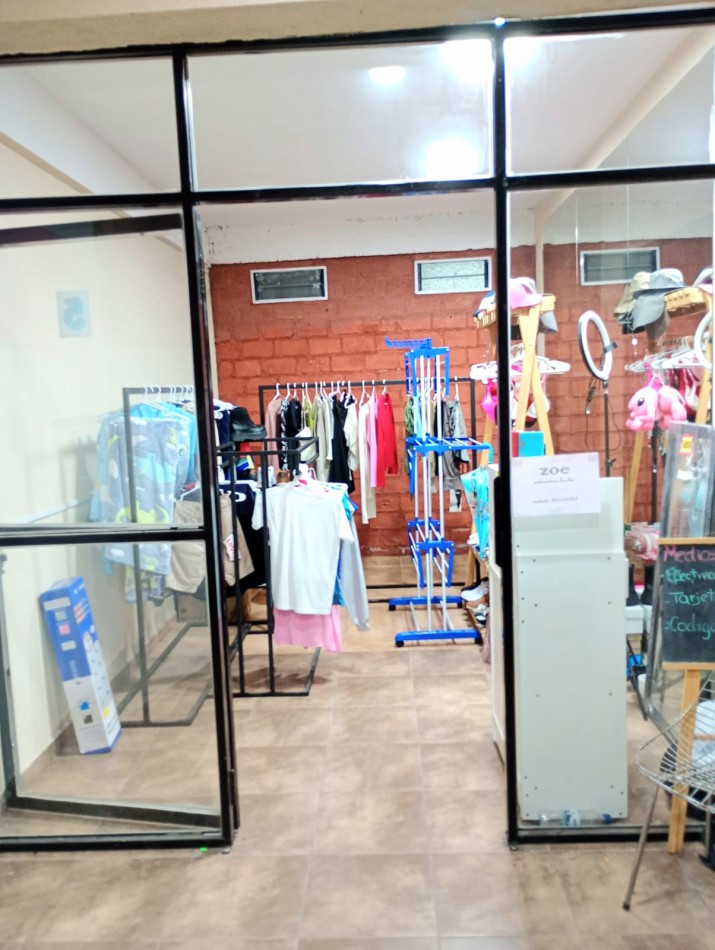 Choromoro, Centro Comercial Esquina con 5 locales + terreno 