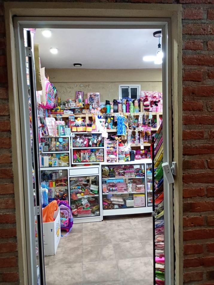 Choromoro, Centro Comercial Esquina con 5 locales + terreno 