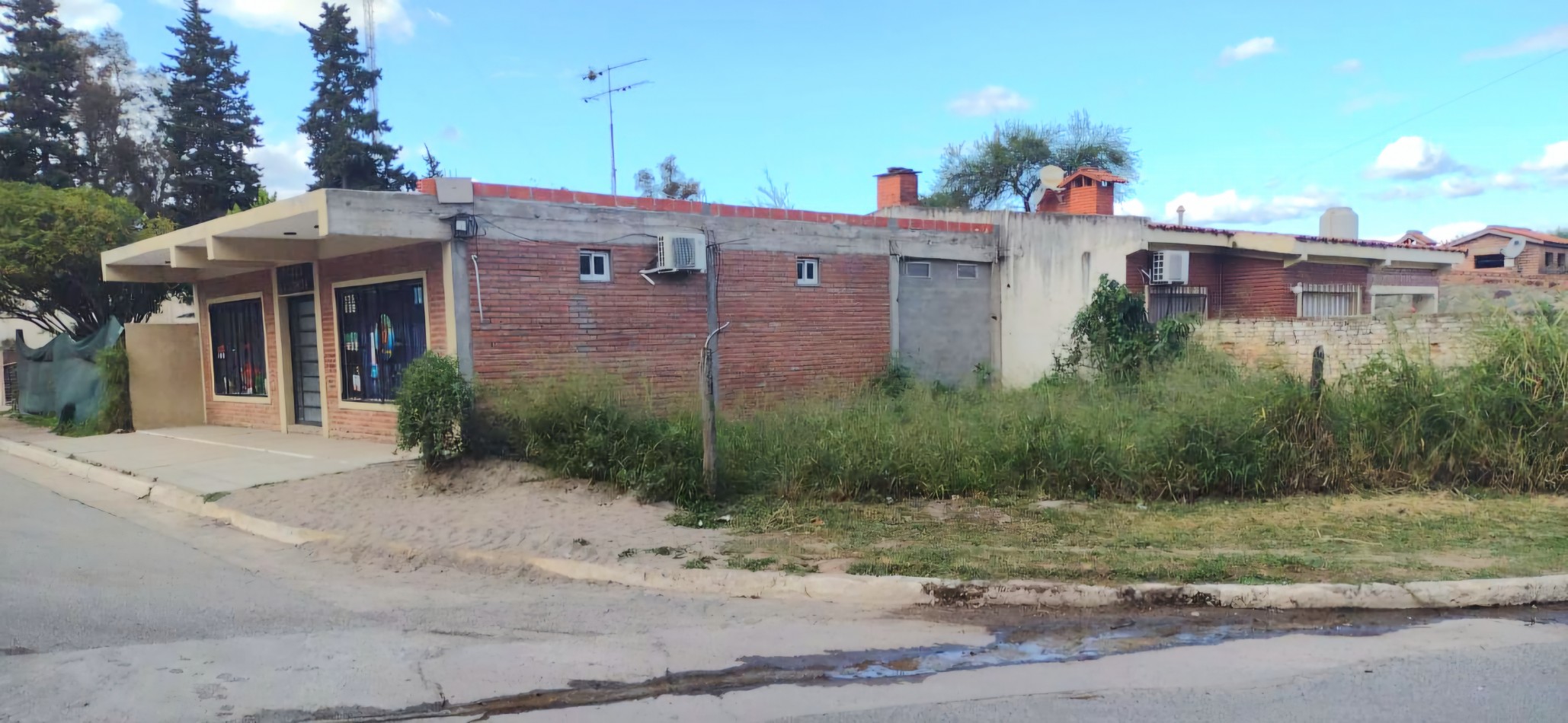 Choromoro, Centro Comercial Esquina con 5 locales + terreno 