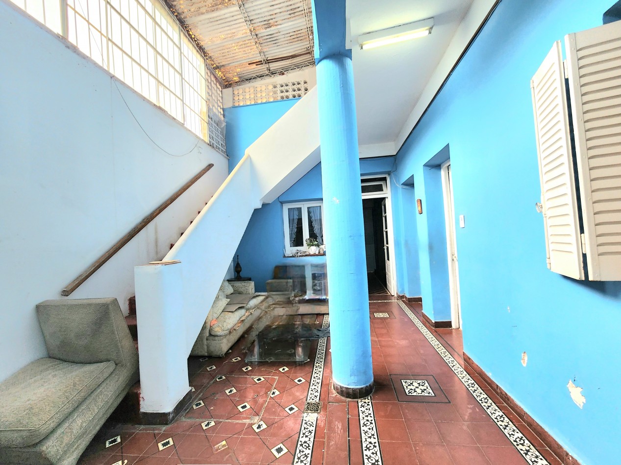 Alt.Av Alem al 100 (Pje. Polonia al 100) Casa de 4D + Depto. 2D c/ Cochera 