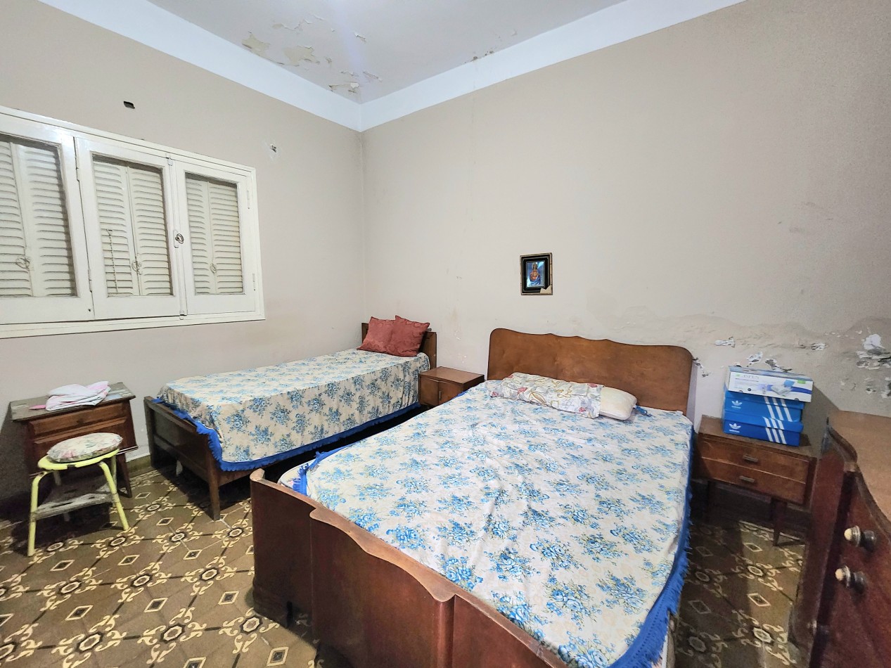 Alt.Av Alem al 100 (Pje. Polonia al 100) Casa de 4D + Depto. 2D c/ Cochera 