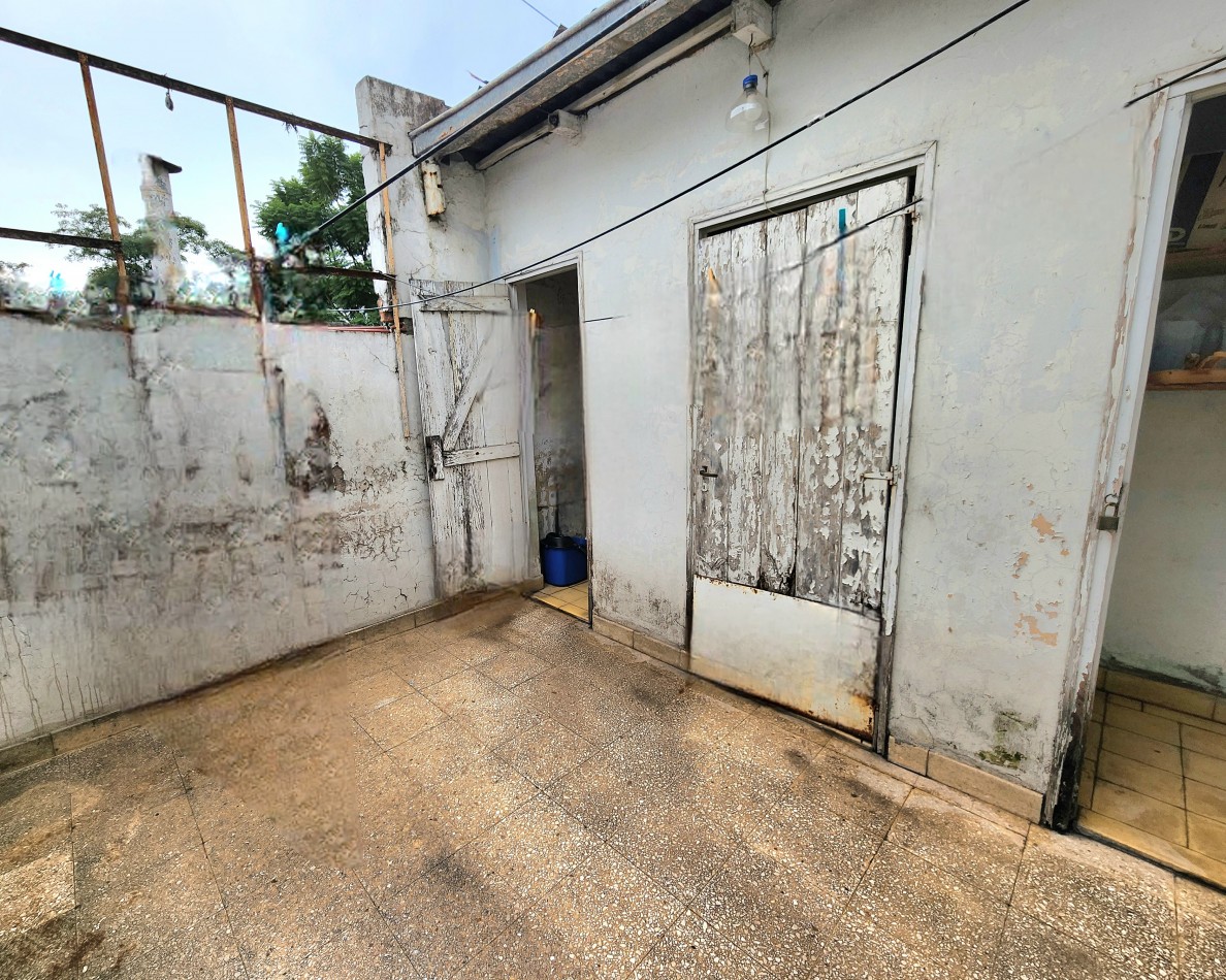 Alt.Av Alem al 100 (Pje. Polonia al 100) Casa de 4D + Depto. 2D c/ Cochera 