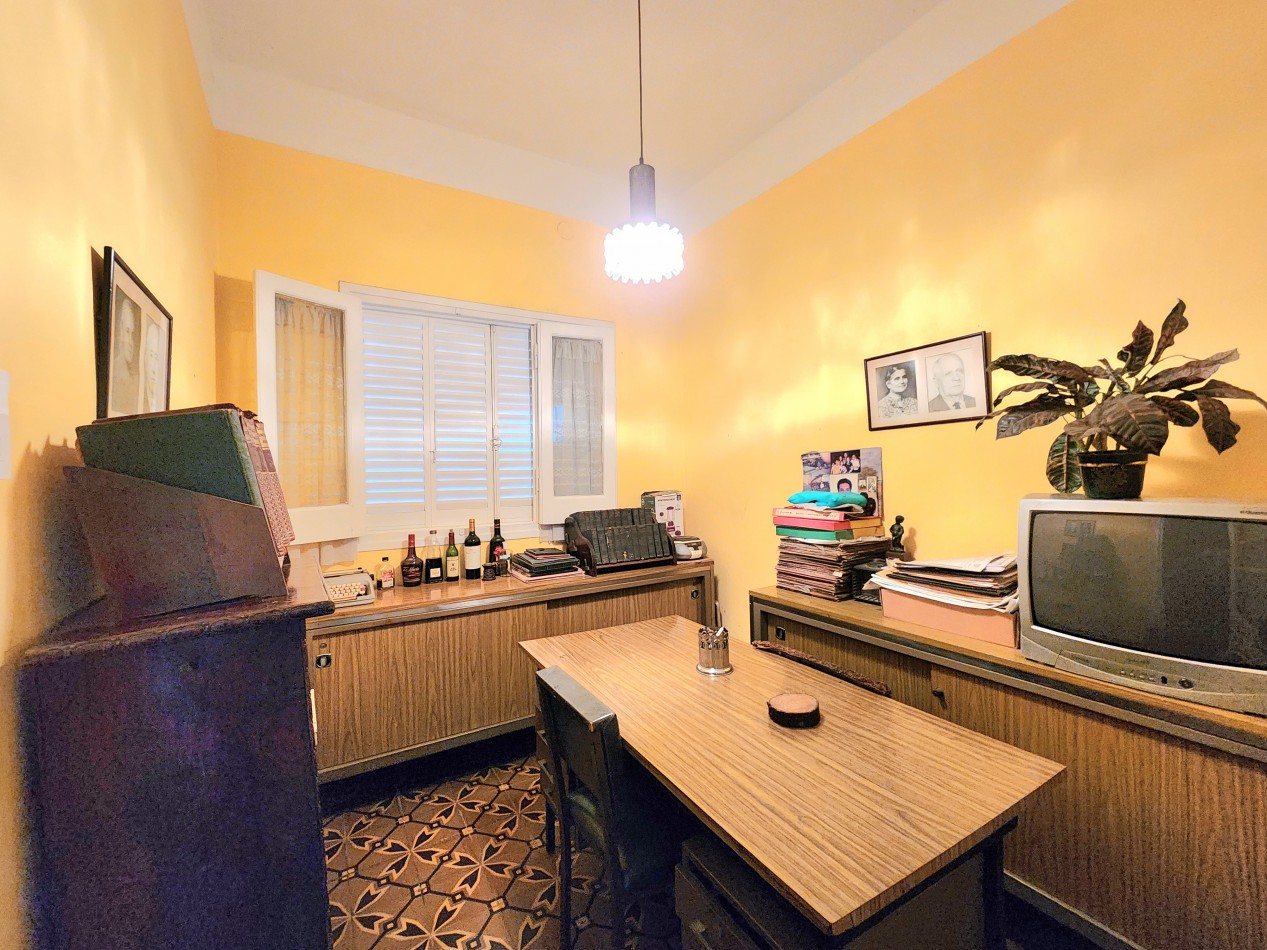 Alt.Av Alem al 100 (Pje. Polonia al 100) Casa de 4D + Depto. 2D c/ Cochera 