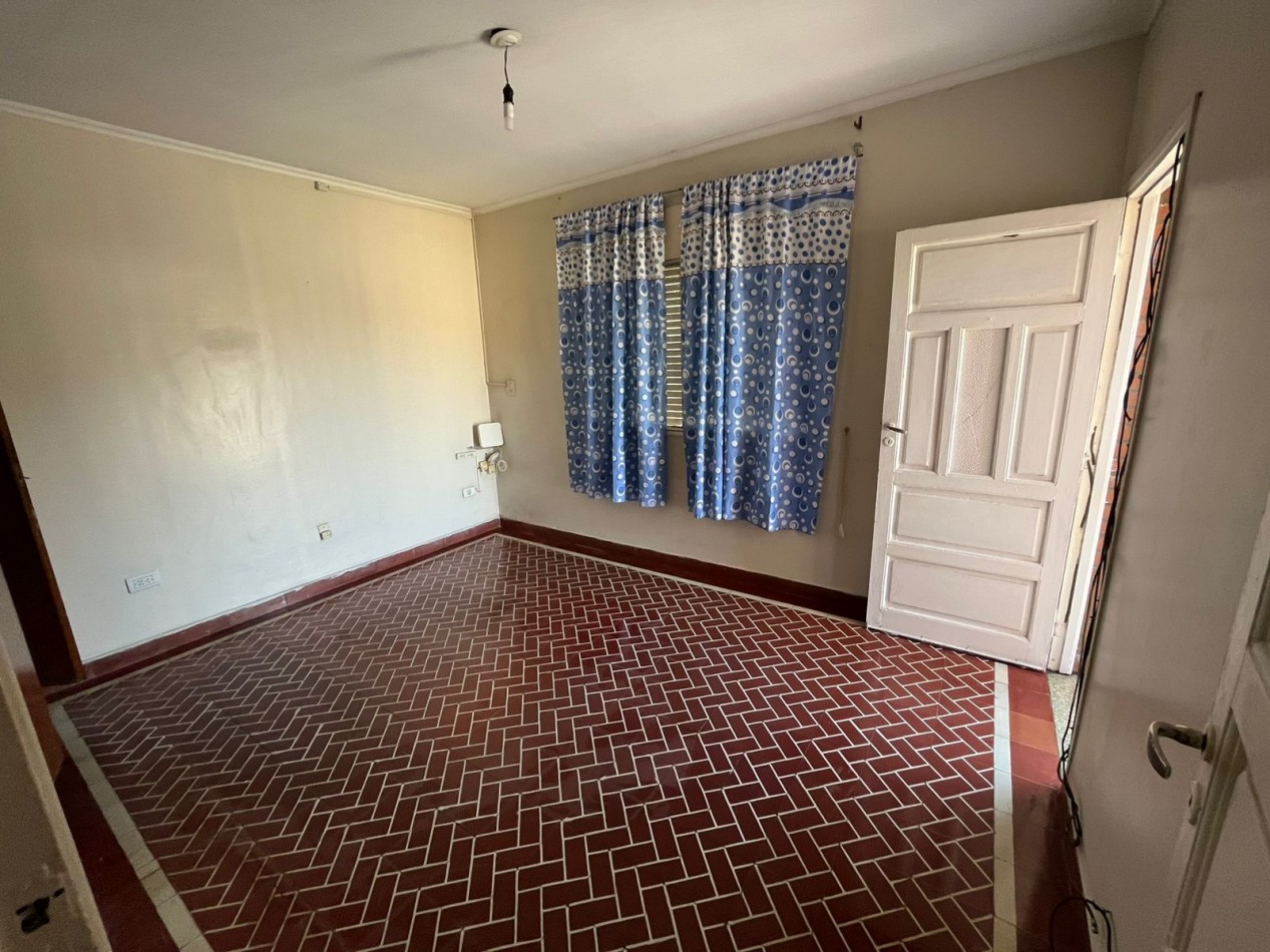 Venezuela y 12 de Octubre - Dos Casas en venta de 2D c/u + Cochera+ Patio