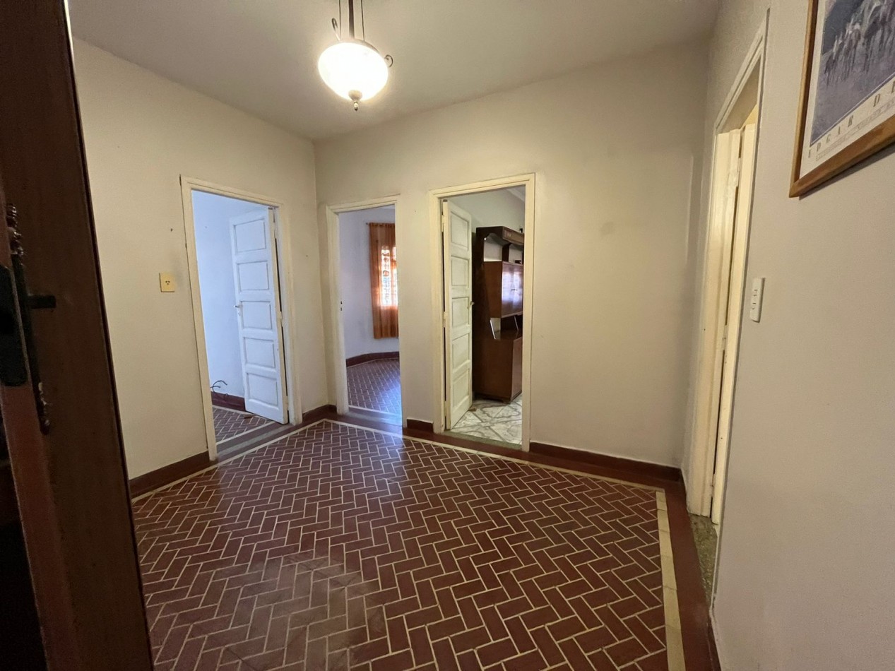 Venezuela y 12 de Octubre - Dos Casas en venta de 2D c/u + Cochera+ Patio