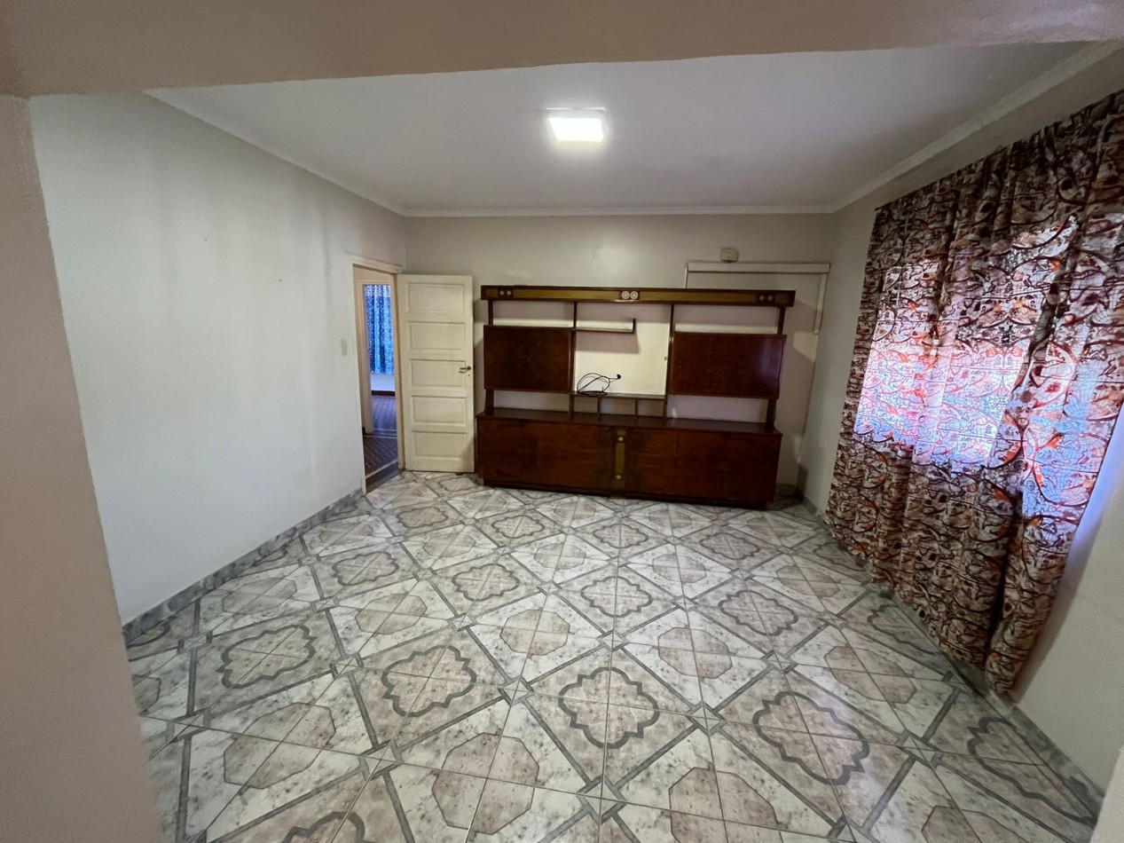 Venezuela y 12 de Octubre - Dos Casas en venta de 2D c/u + Cochera+ Patio