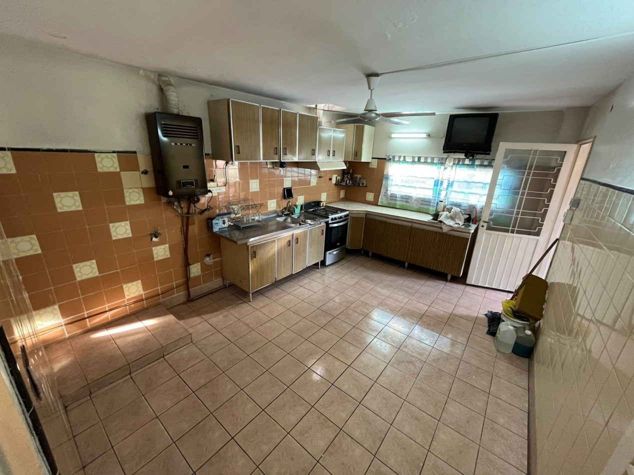 Venezuela y 12 de Octubre - Dos Casas en venta de 2D c/u + Cochera+ Patio