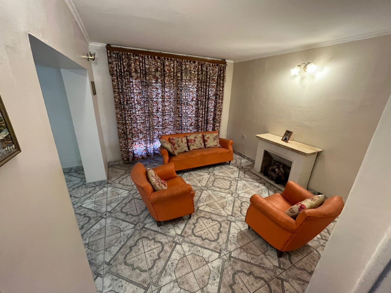 Venezuela y 12 de Octubre - Dos Casas en venta de 2D c/u + Cochera+ Patio