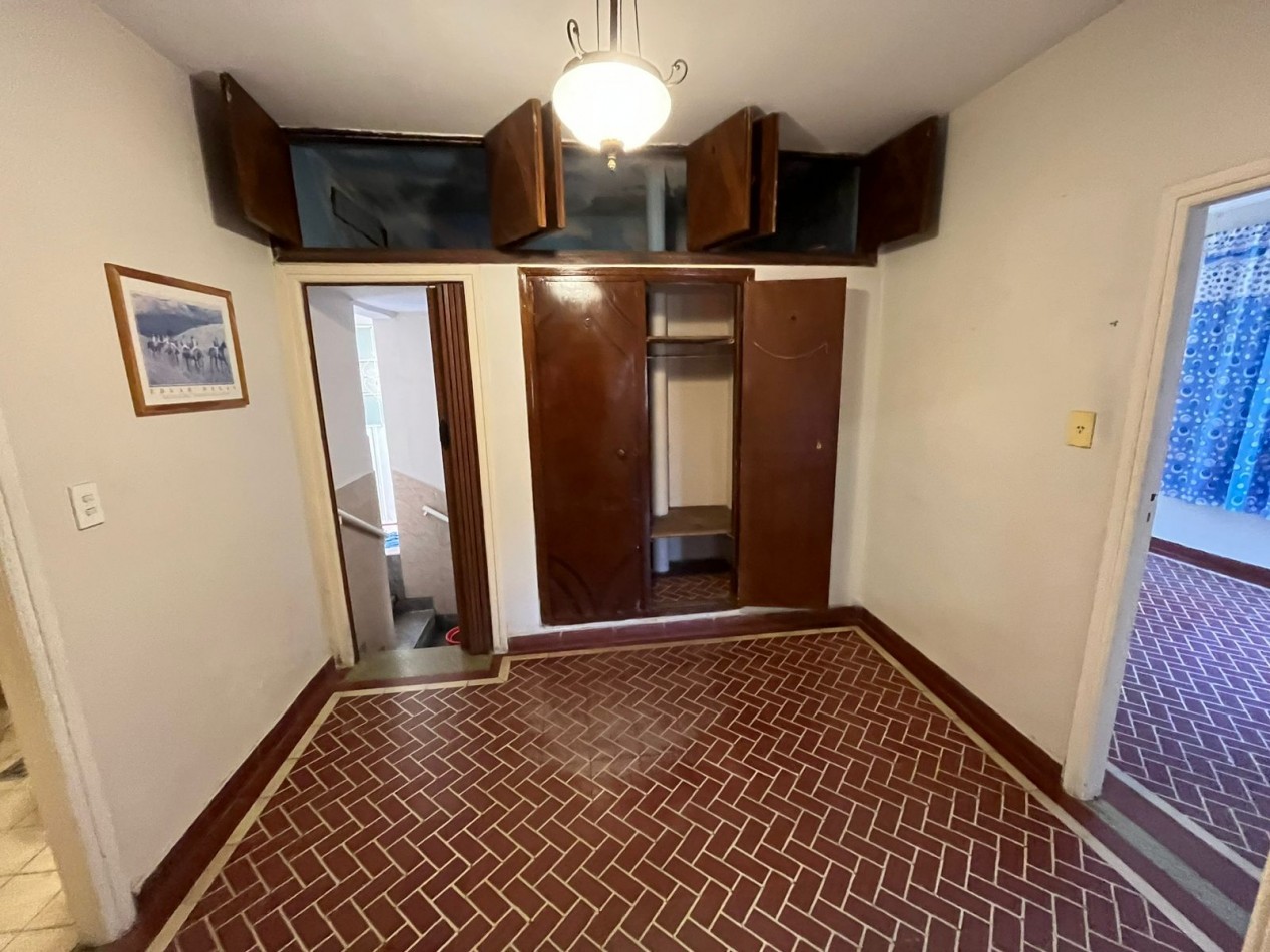 Venezuela y 12 de Octubre - Dos Casas en venta de 2D c/u + Cochera+ Patio