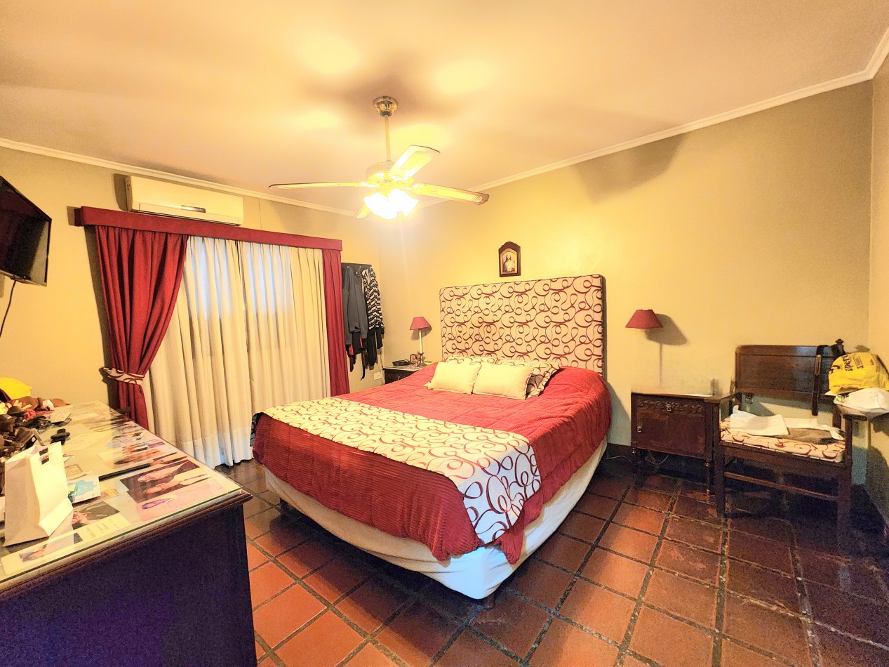 B° Sur- Rondeau al 1000 - Casa Reformada de 5D + Local + Cochera