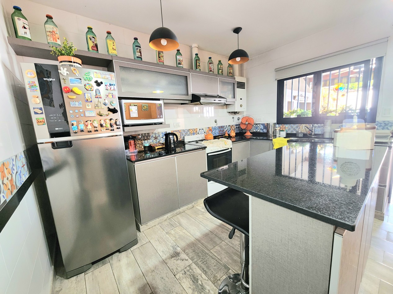 B° Sur- Rondeau al 1000 - Casa Reformada de 5D + Local + Cochera