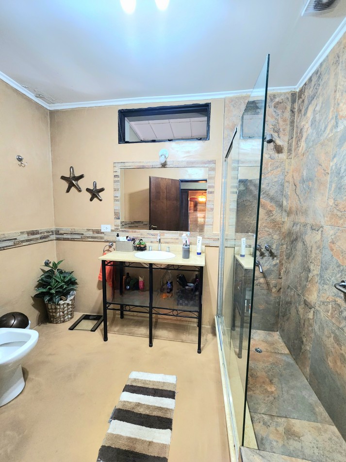 B° Sur- Rondeau al 1000 - Casa Reformada de 5D + Local + Cochera