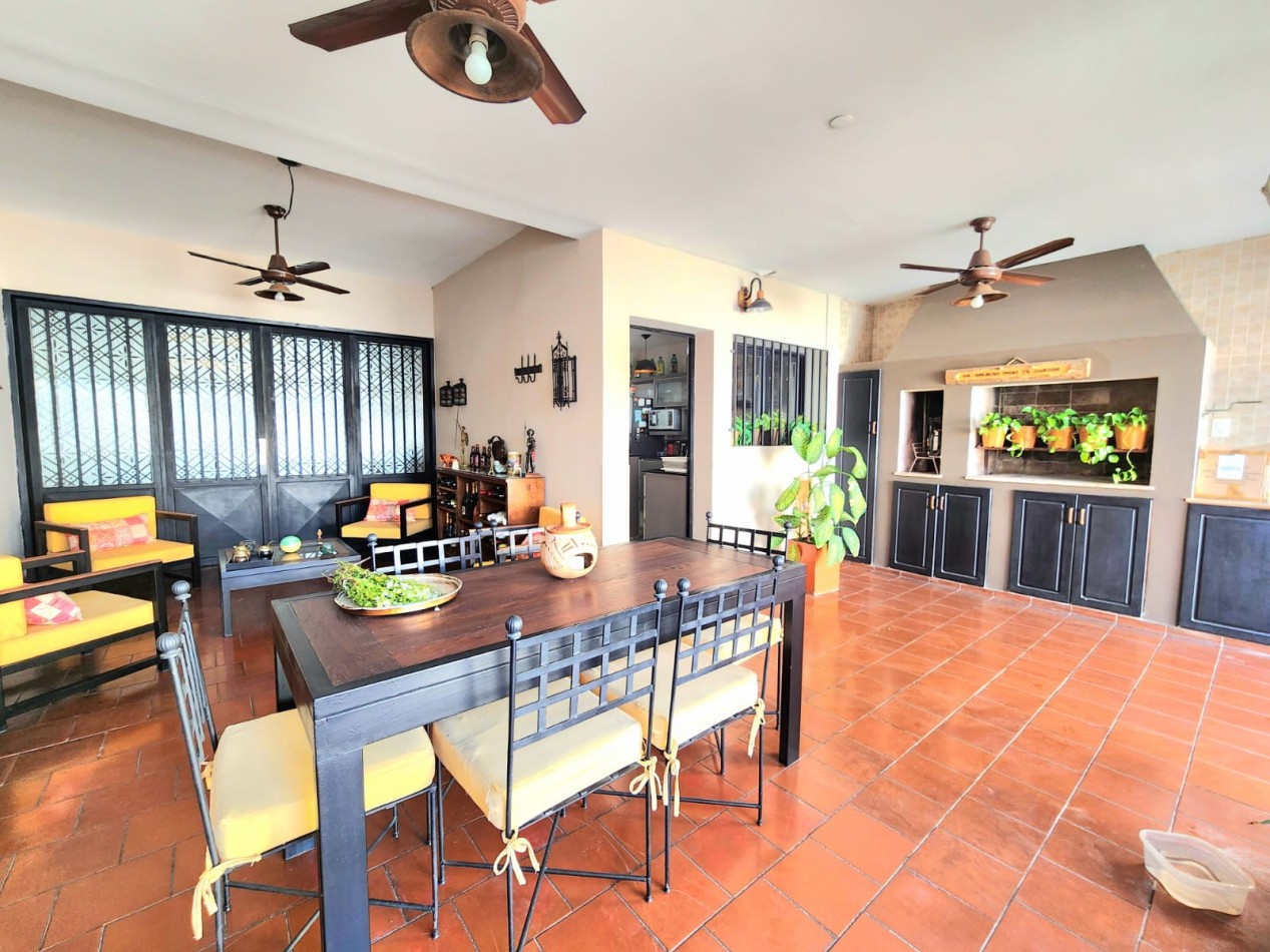 B° Sur- Rondeau al 1000 - Casa Reformada de 5D + Local + Cochera