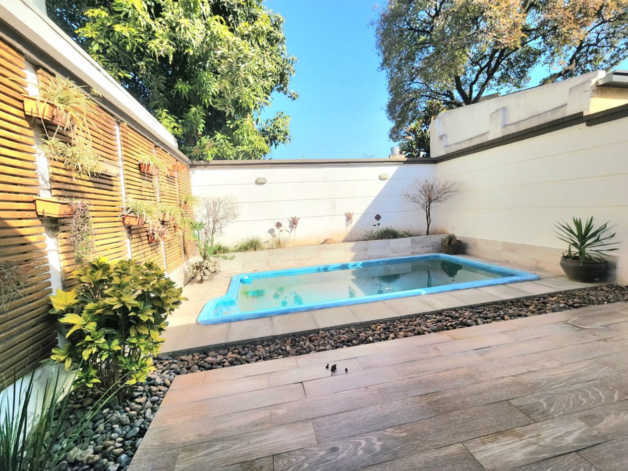 B° Sur- Rondeau al 1000 - Casa Reformada de 5D + Local + Cochera