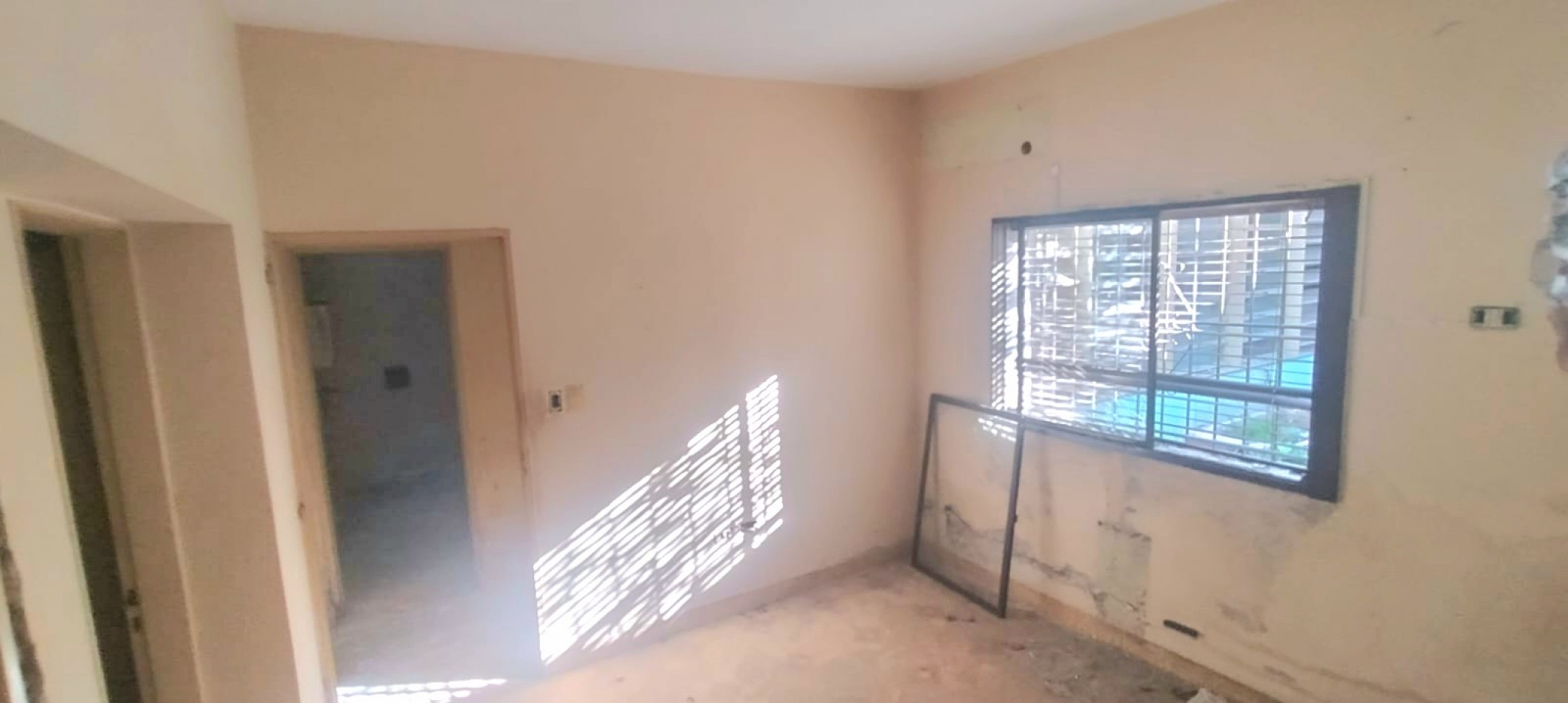 C/ Crisostomo Alvarez al 1700 - Casa a Refaccionar de 4D + Dep + Fondo