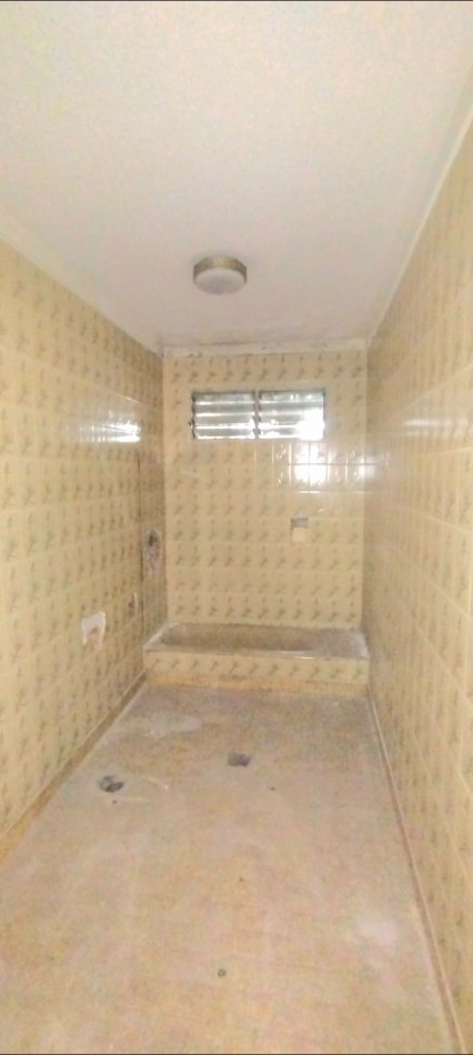 C/ Crisostomo Alvarez al 1700 - Casa a Refaccionar de 4D + Dep + Fondo