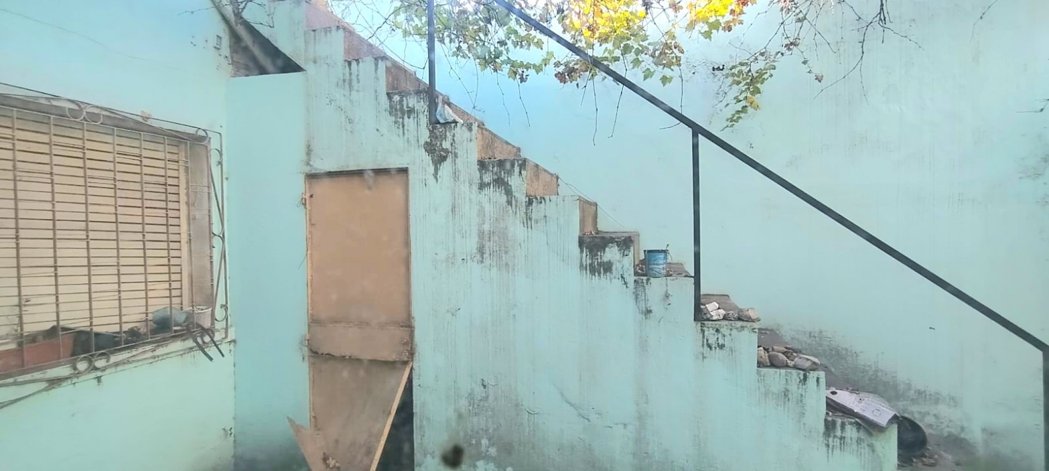 C/ Crisostomo Alvarez al 1700 - Casa a Refaccionar de 4D + Dep + Fondo