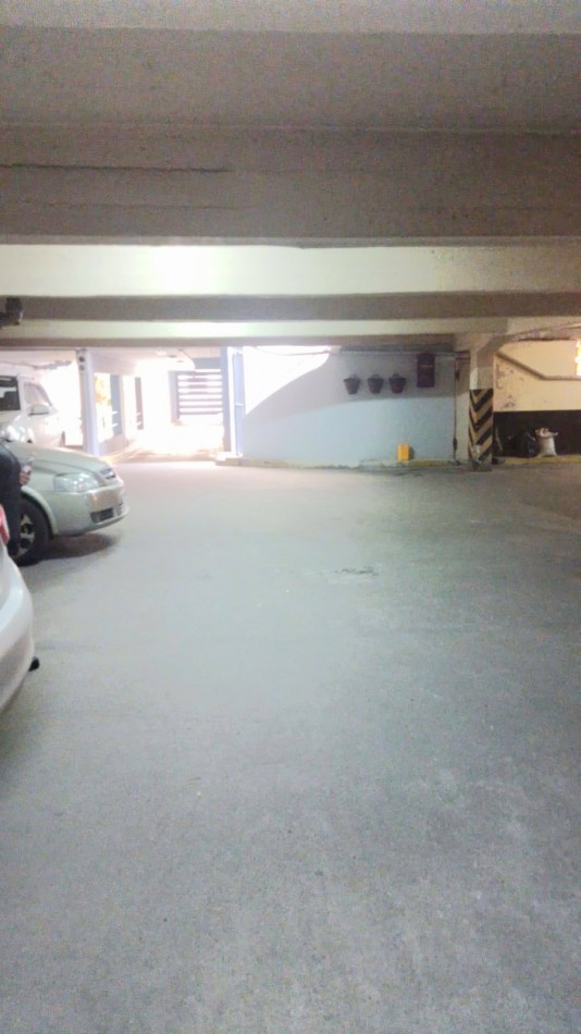 Laprida 340 - Cochera Amplia c/  Escrituras para Auto o Camioneta