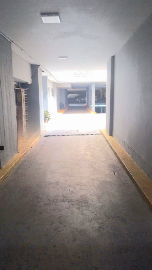 Laprida 340 - Cochera Amplia c/  Escrituras para Auto o Camioneta