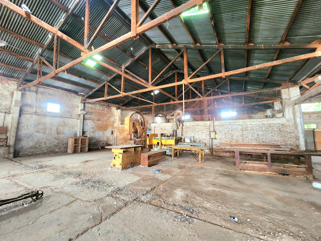 San Juan y Sargento Cabral - 3500 m2 de Terreno - con 1800 m2 de Galpones