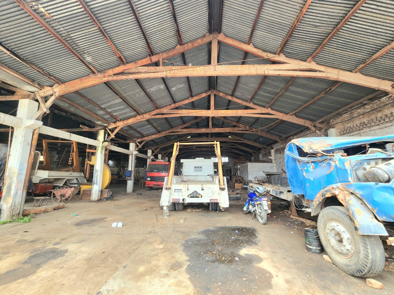 San Juan y Sargento Cabral - 3500 m2 de Terreno - con 1800 m2 de Galpones