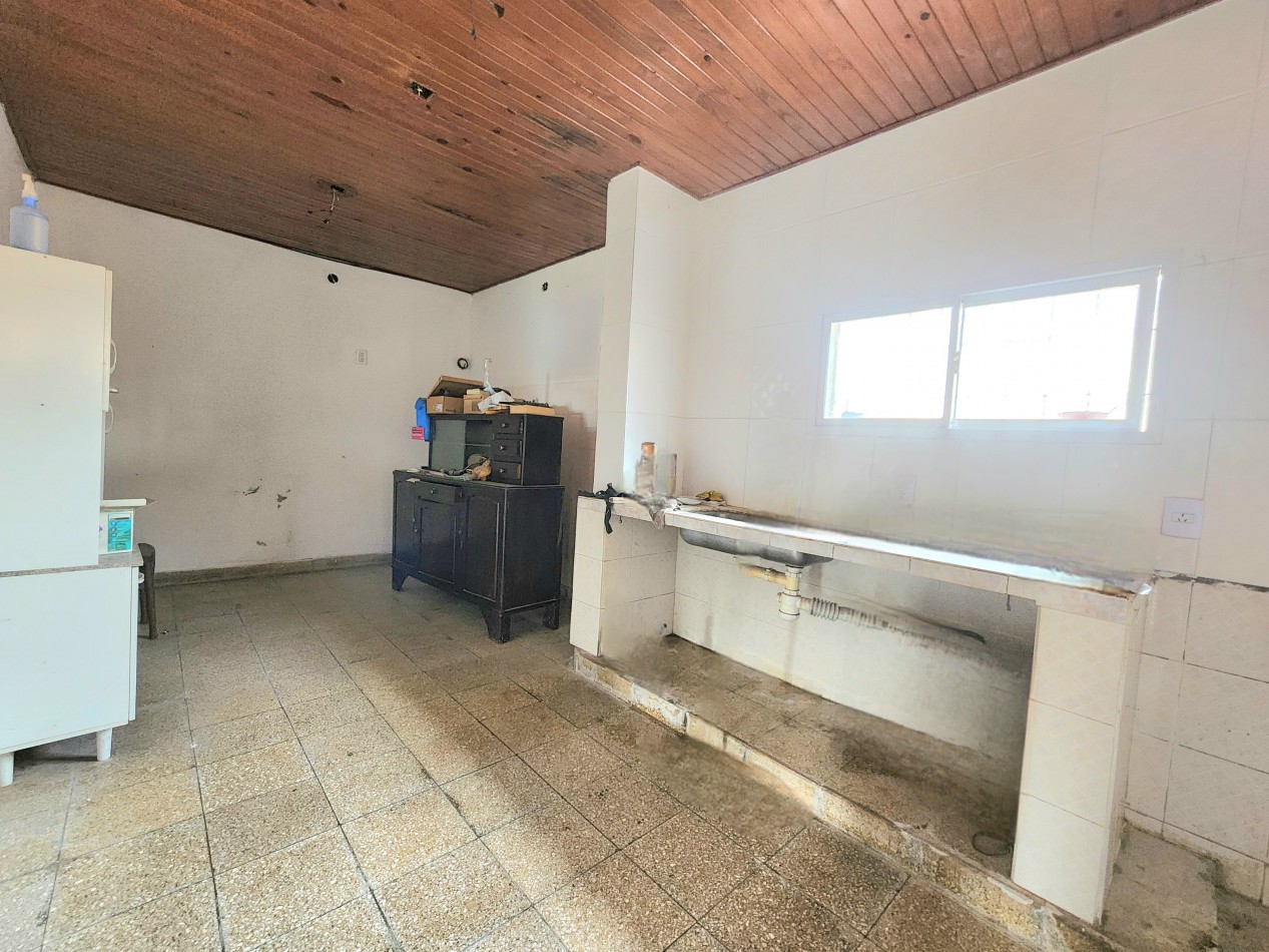 B° Mutual Policial- Casa de 3D + Cochera + Fondo