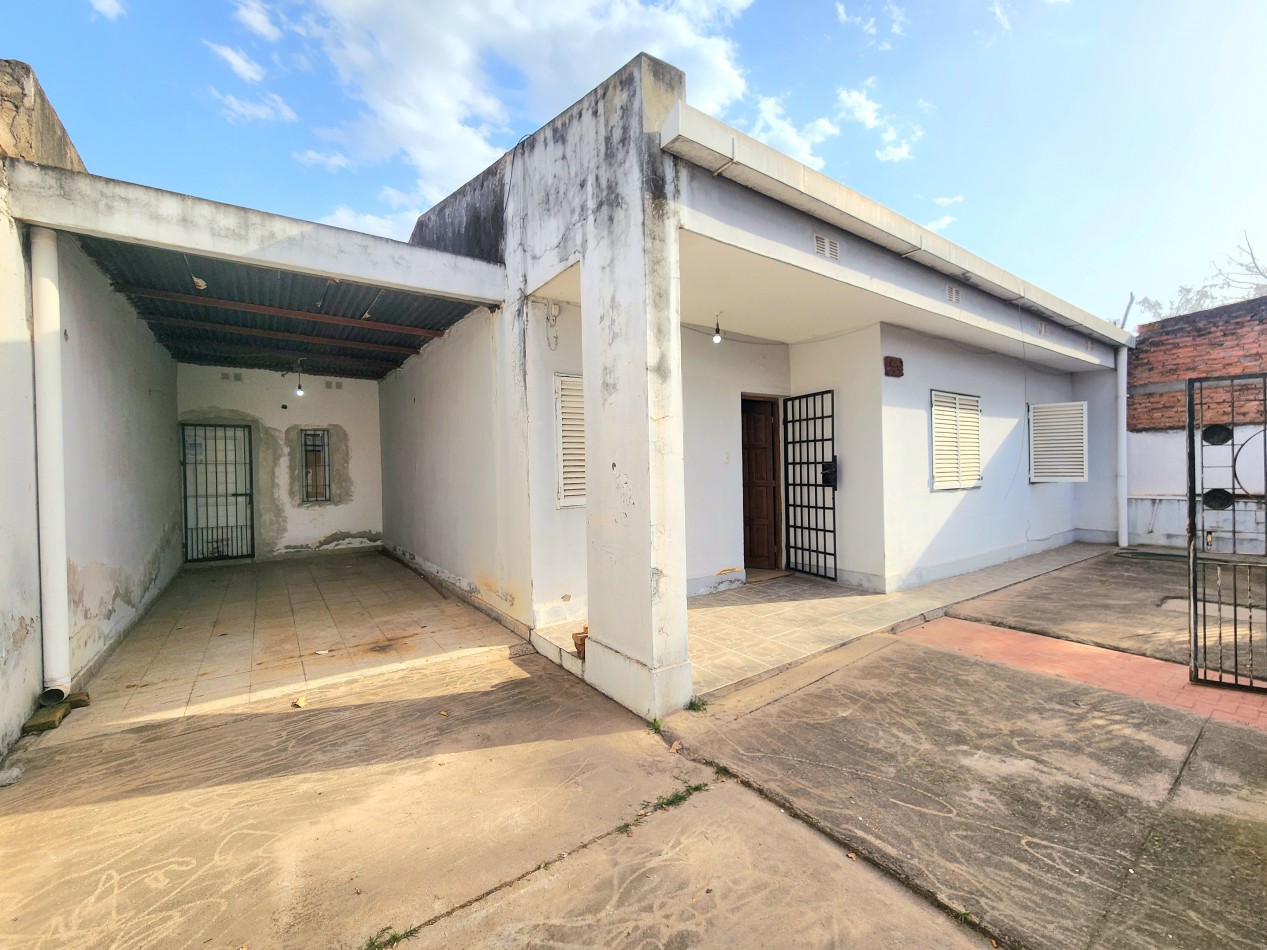 B° Mutual Policial- Casa de 3D + Cochera + Fondo