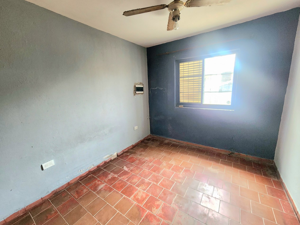 B° Mutual Policial- Casa de 3D + Cochera + Fondo