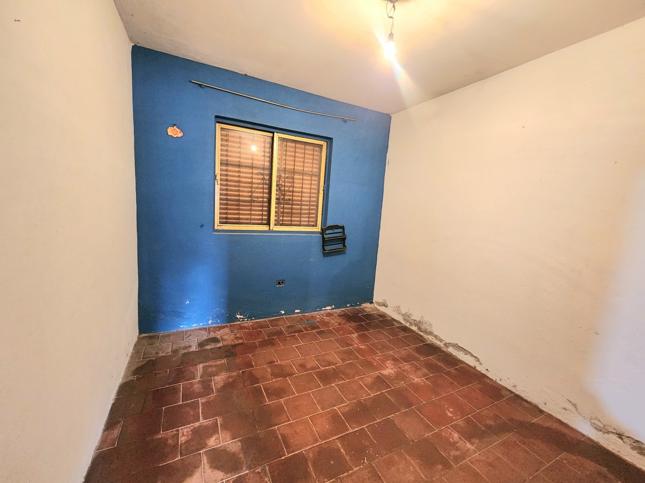 B° Mutual Policial- Casa de 3D + Cochera + Fondo