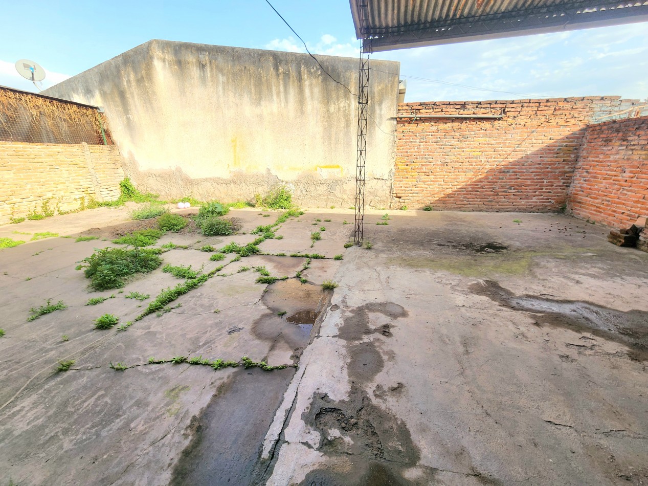 B° Mutual Policial- Casa de 3D + Cochera + Fondo