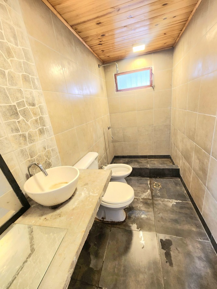 B° Mutual Policial- Casa de 3D + Cochera + Fondo