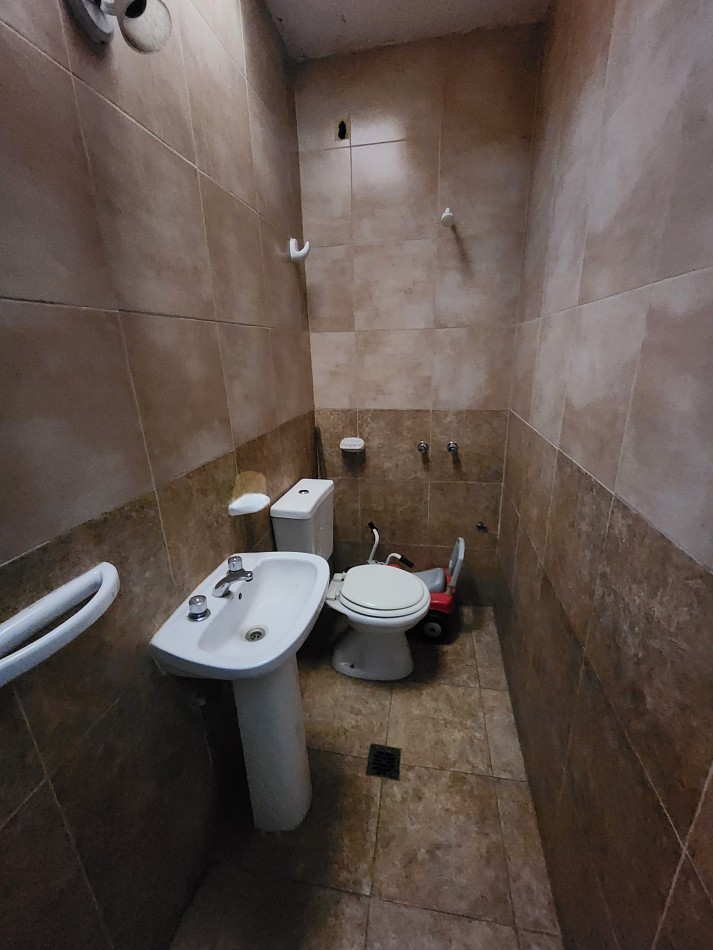 B° Floresta c/ Lincoln al 600 - Casa de 4D + Local+ Fondo + Cochera 