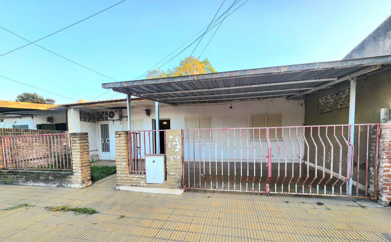 B° San Martin - Casa de 3 Dormitorios + Fondo+ Cochera 