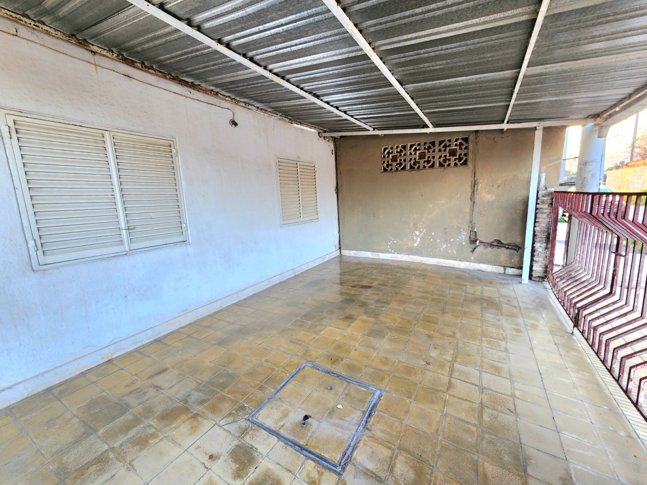 B° San Martin - Casa de 3 Dormitorios + Fondo+ Cochera 