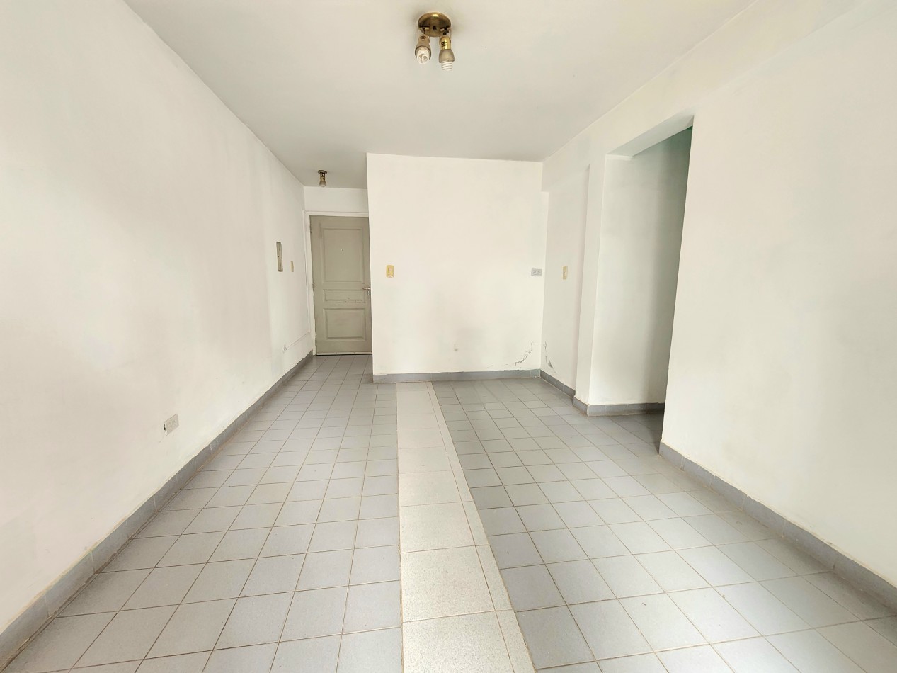 Av. San Ramon al 800 - Depto. Planta Baja de 3D con cochera y Jardin -  B° Señalero