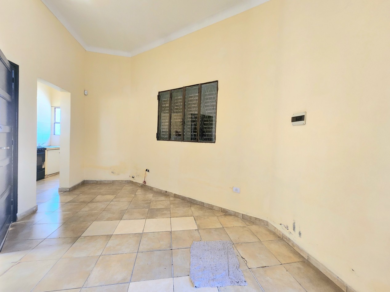 Uruguay al 1500 (Zona Plazoleta)- Casa Esquina 2D + Depto. 2D c/ Entrada Independiente 