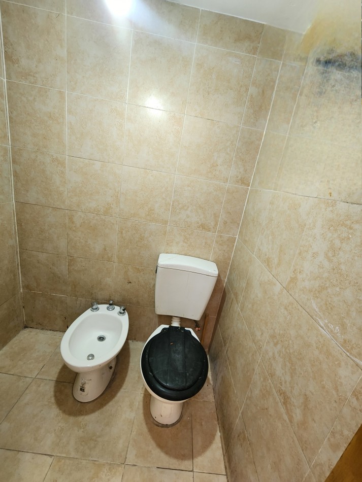 Uruguay al 1500 (Zona Plazoleta)- Casa Esquina 2D + Depto. 2D c/ Entrada Independiente 