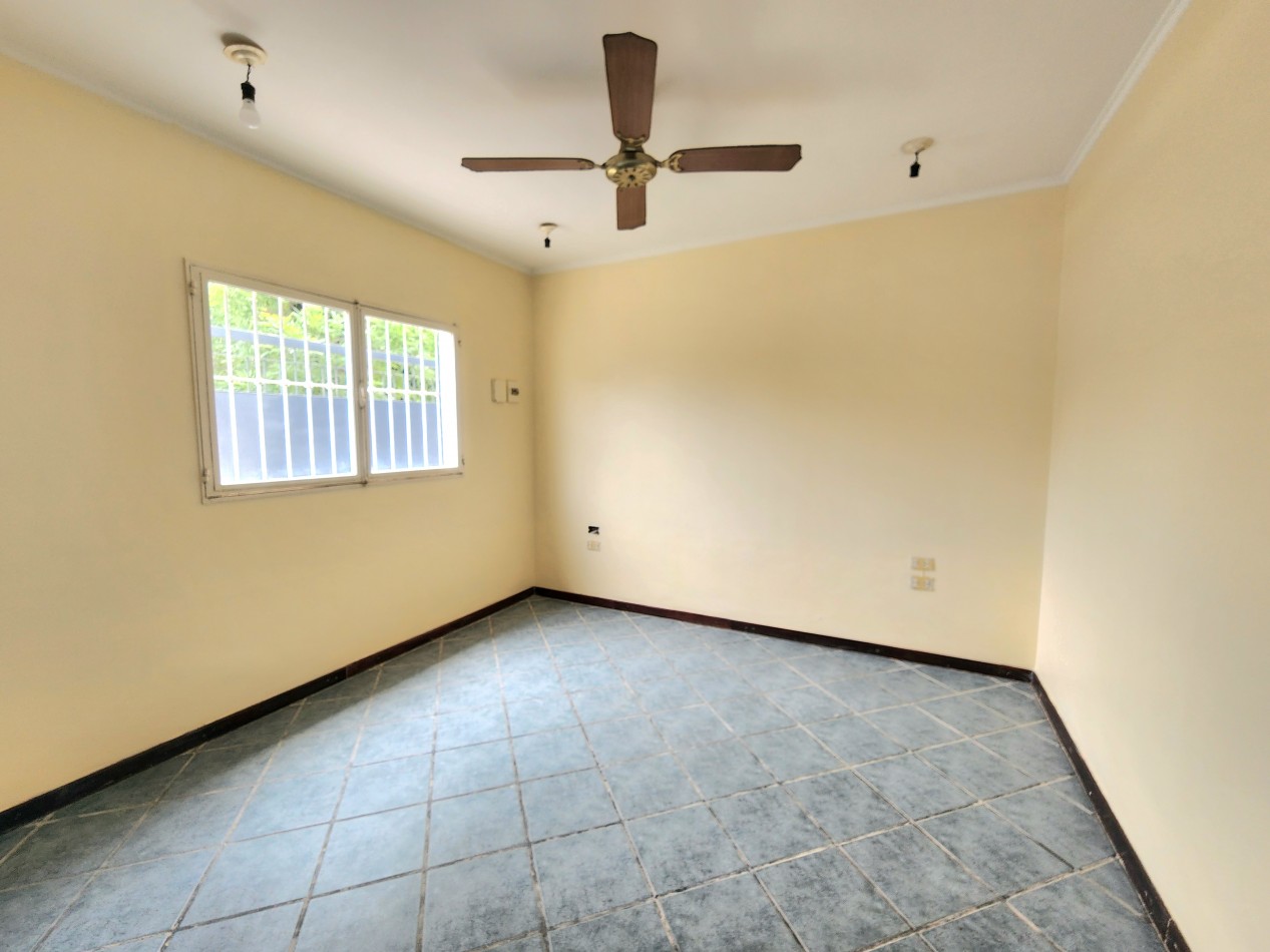 APTO CREDITO!! DUPLEX de 4D + Cochera + Patio c/ Sarmiento al 1900 (Zona Solano Vera)