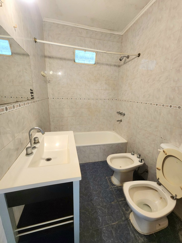 APTO CREDITO!! DUPLEX de 4D + Cochera + Patio c/ Sarmiento al 1900 (Zona Solano Vera)