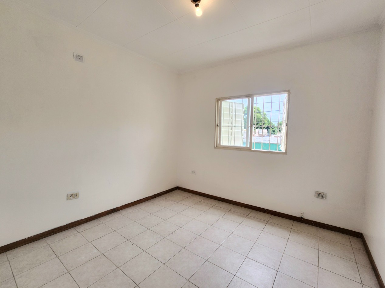 APTO CREDITO!! DUPLEX de 4D + Cochera + Patio c/ Sarmiento al 1900 (Zona Solano Vera)