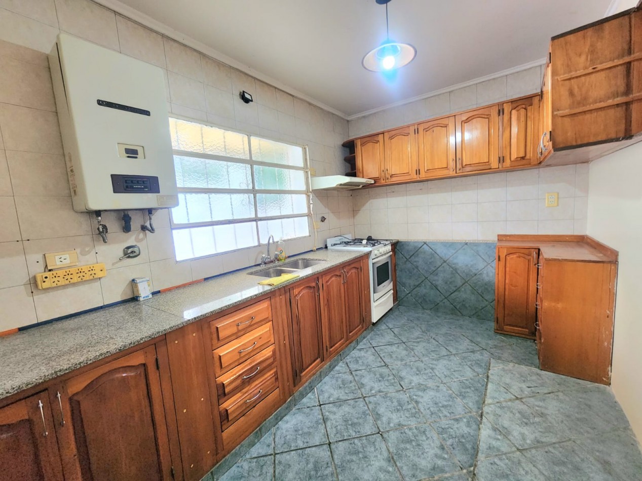 APTO CREDITO!! DUPLEX de 4D + Cochera + Patio c/ Sarmiento al 1900 (Zona Solano Vera)