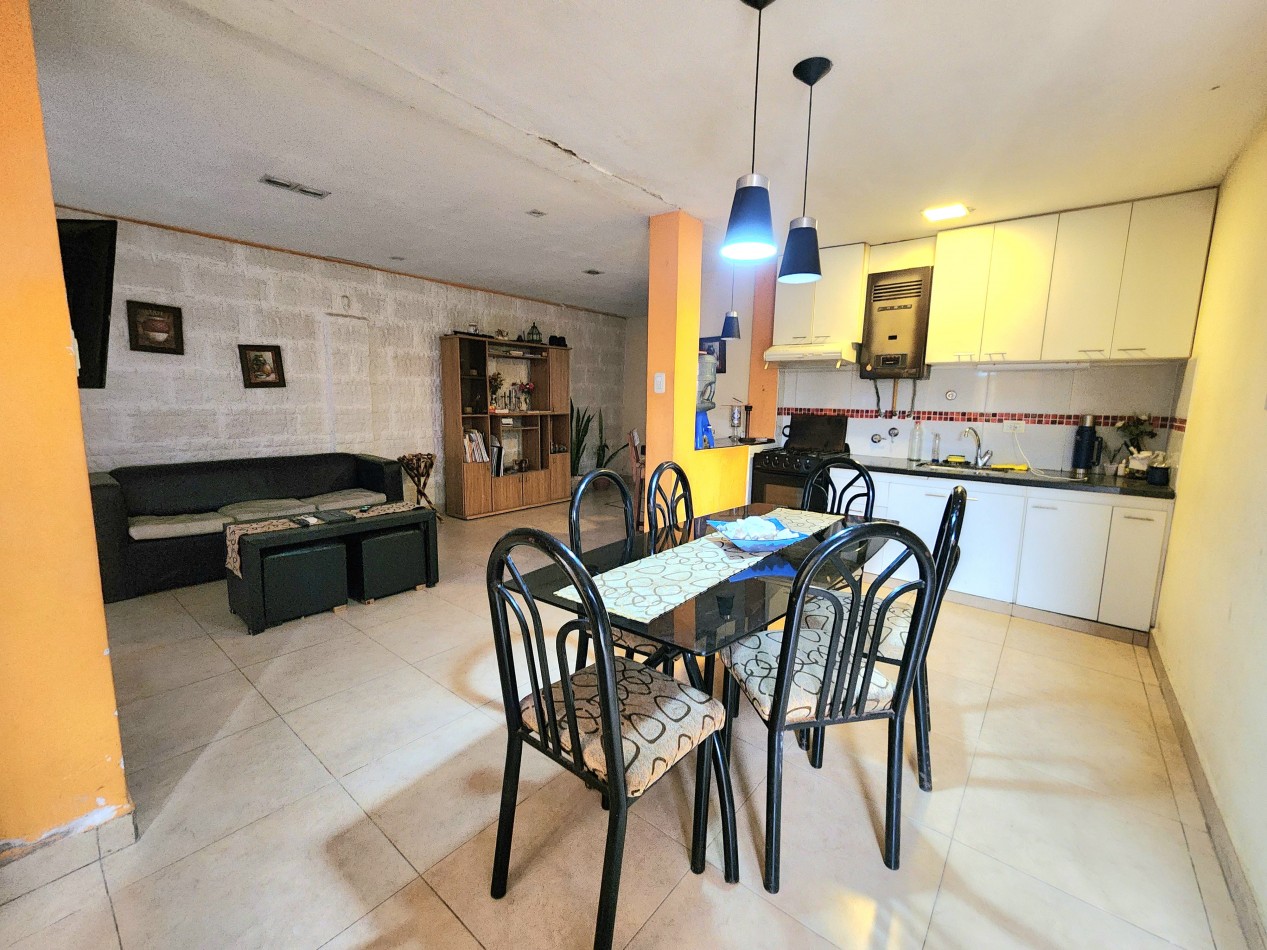 Las Talitas- B° Los Apostoles- Casa de 2D c/ Cochera y Pileta