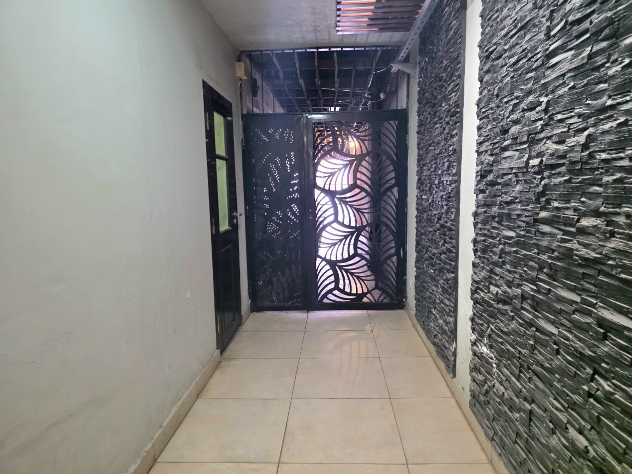 Laprida 480 -PH en Planta Baja con 5 dormitorios, 5 Baños y Dos Patios