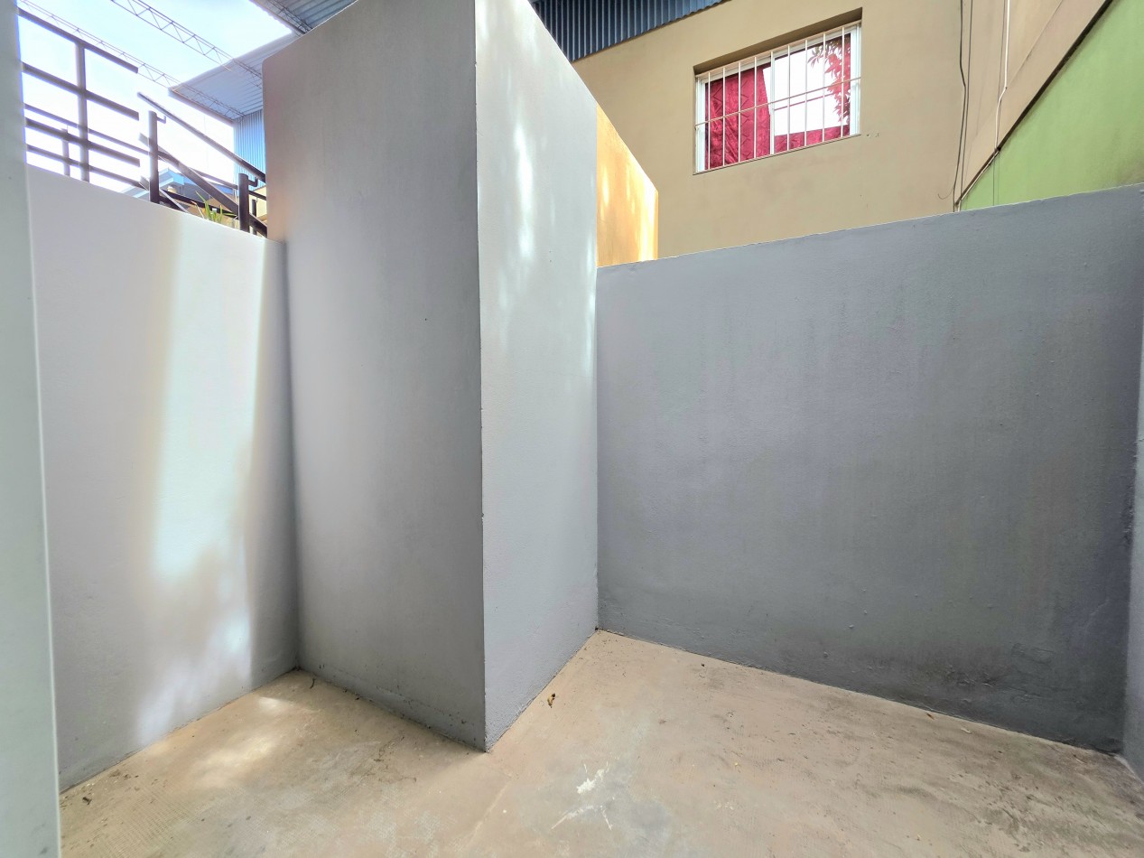 C/ Colombia 249 - Planta Baja c/ doble Patio de 1 Dormitorio c/ Escrituras 