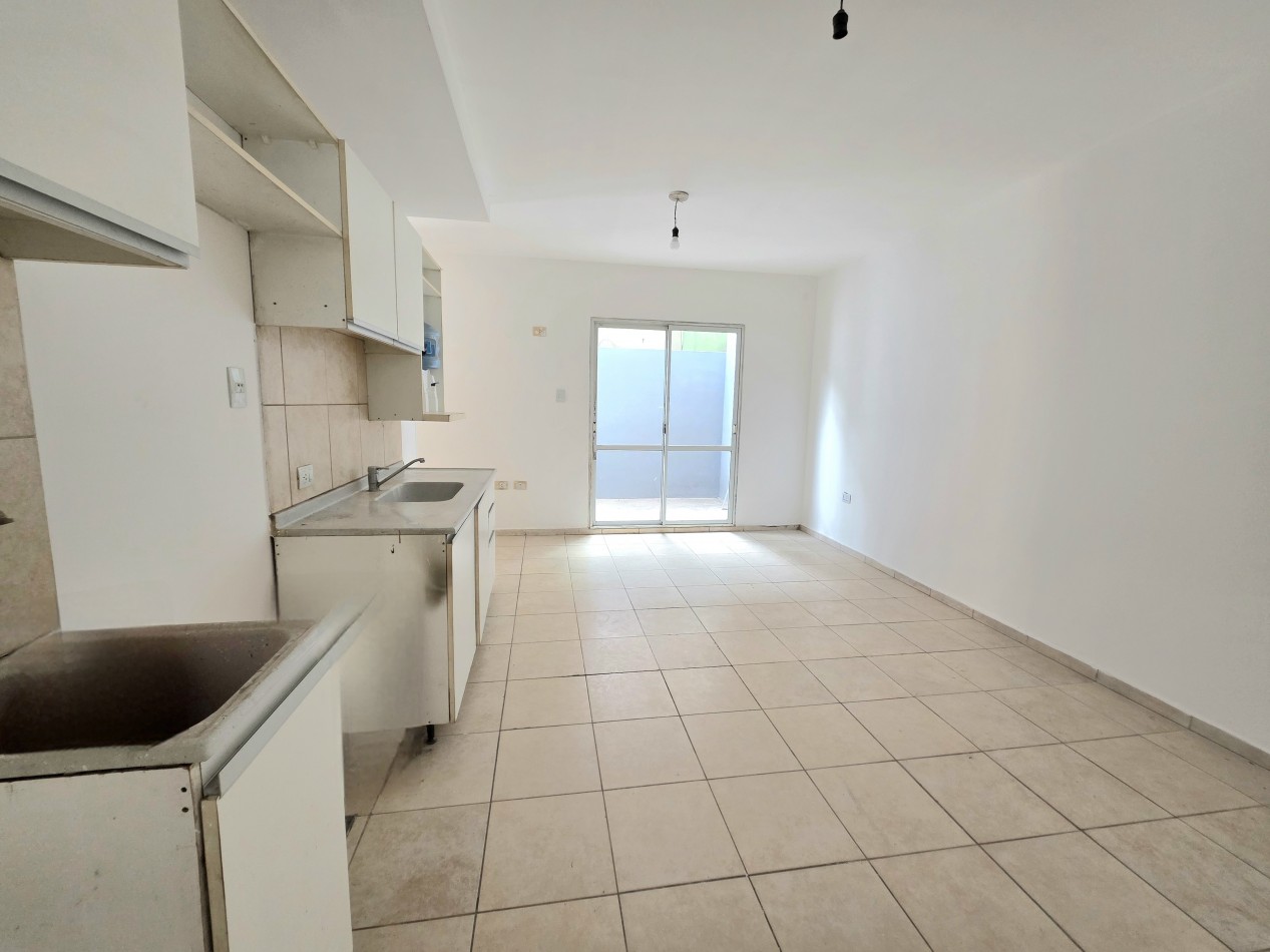 C/ Colombia 249 - Planta Baja c/ doble Patio de 1 Dormitorio c/ Escrituras 